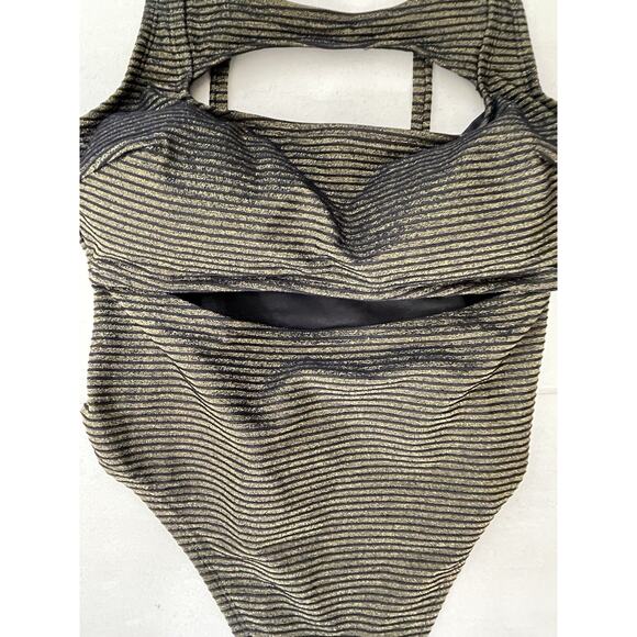 Cupshe Swim One Piece Swimsuit Cut Out Metallic Swimwear - Picture 4 of 12